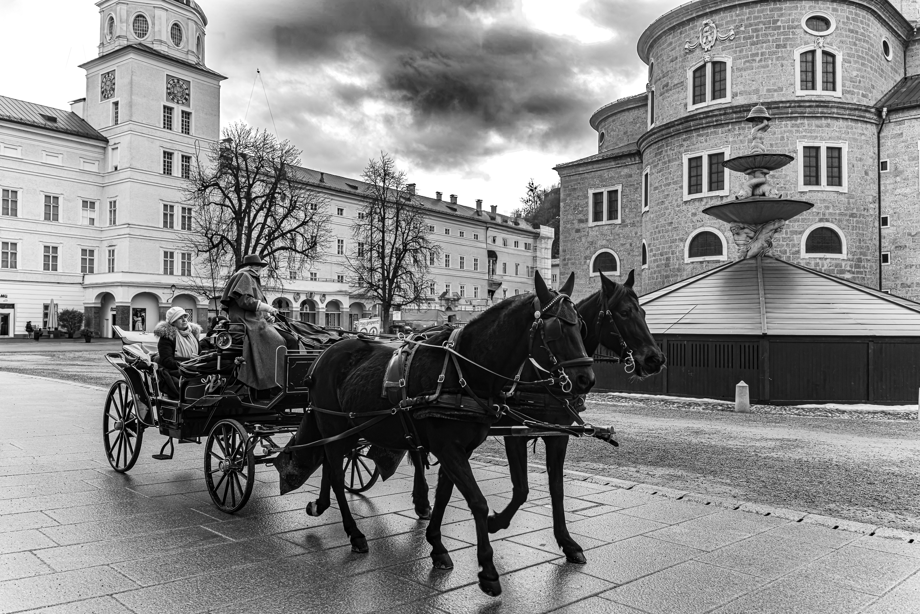Horse-drawn carriage in front of the Residenz