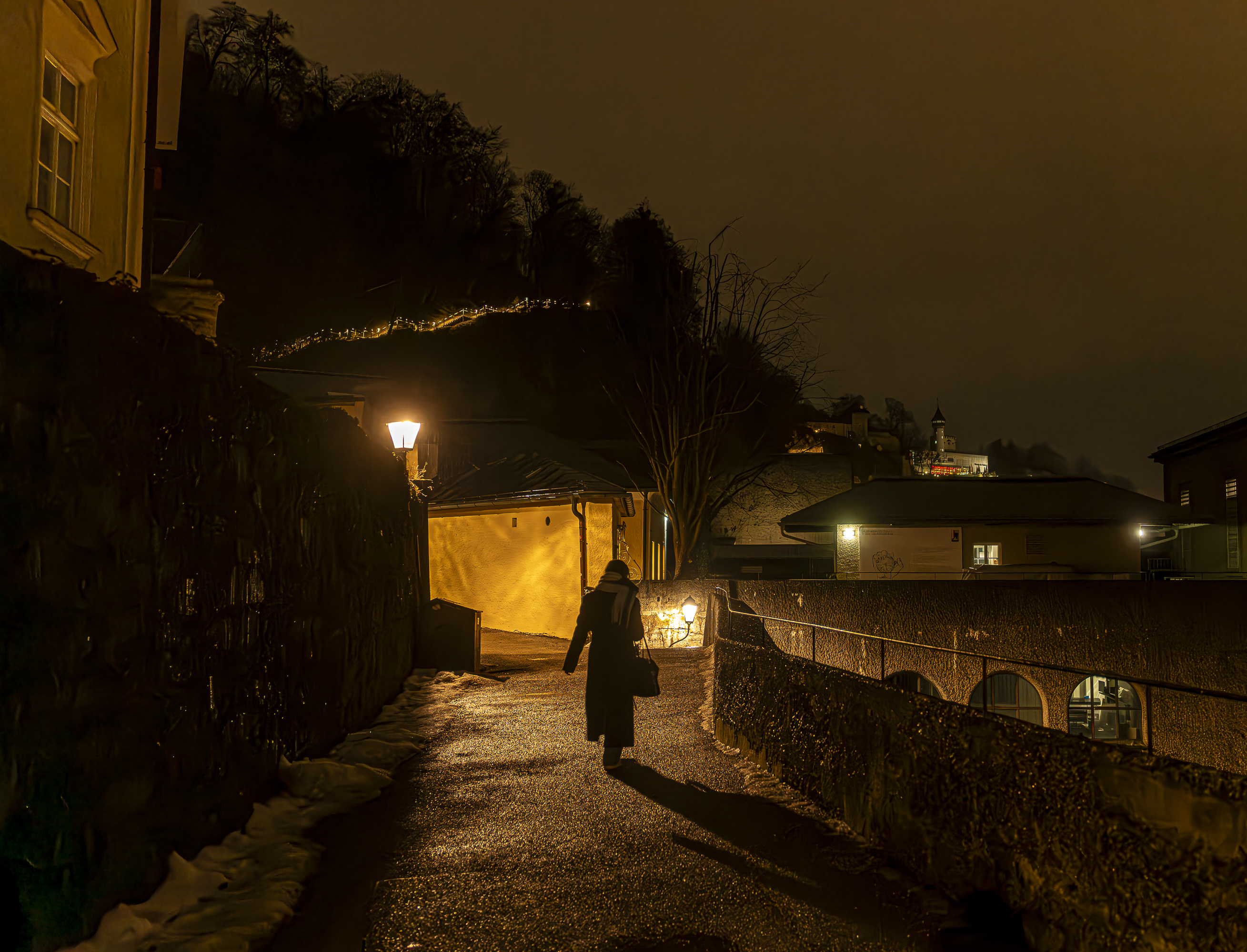 Steep nocturnal alley